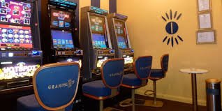 Dealer nyata memandu sesi kasino langsung di platform satu777 untuk pengguna Indonesia